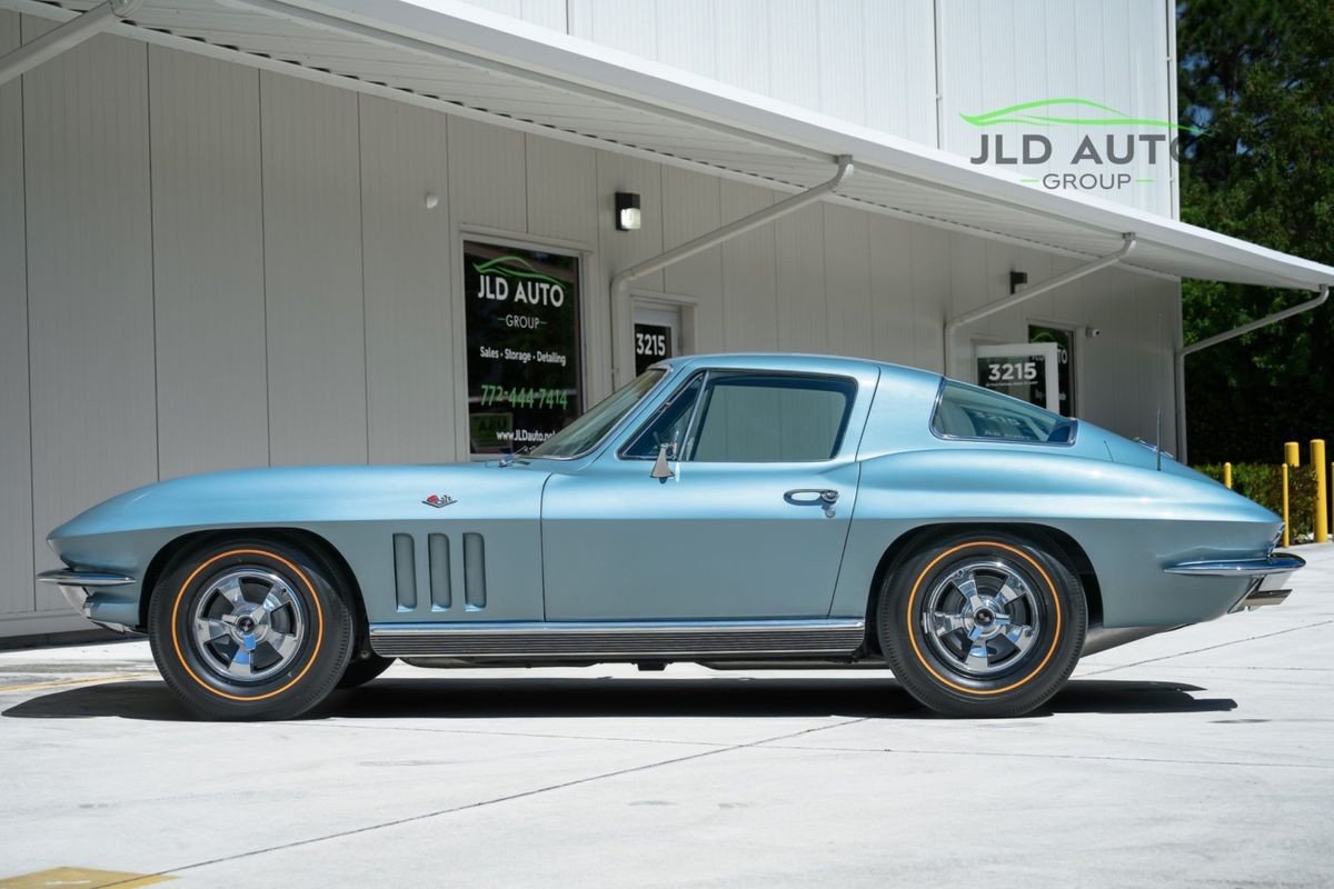 Chevrolet-Corvette-1966-2