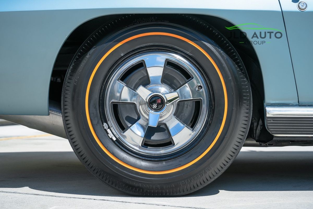 Chevrolet-Corvette-1966-28