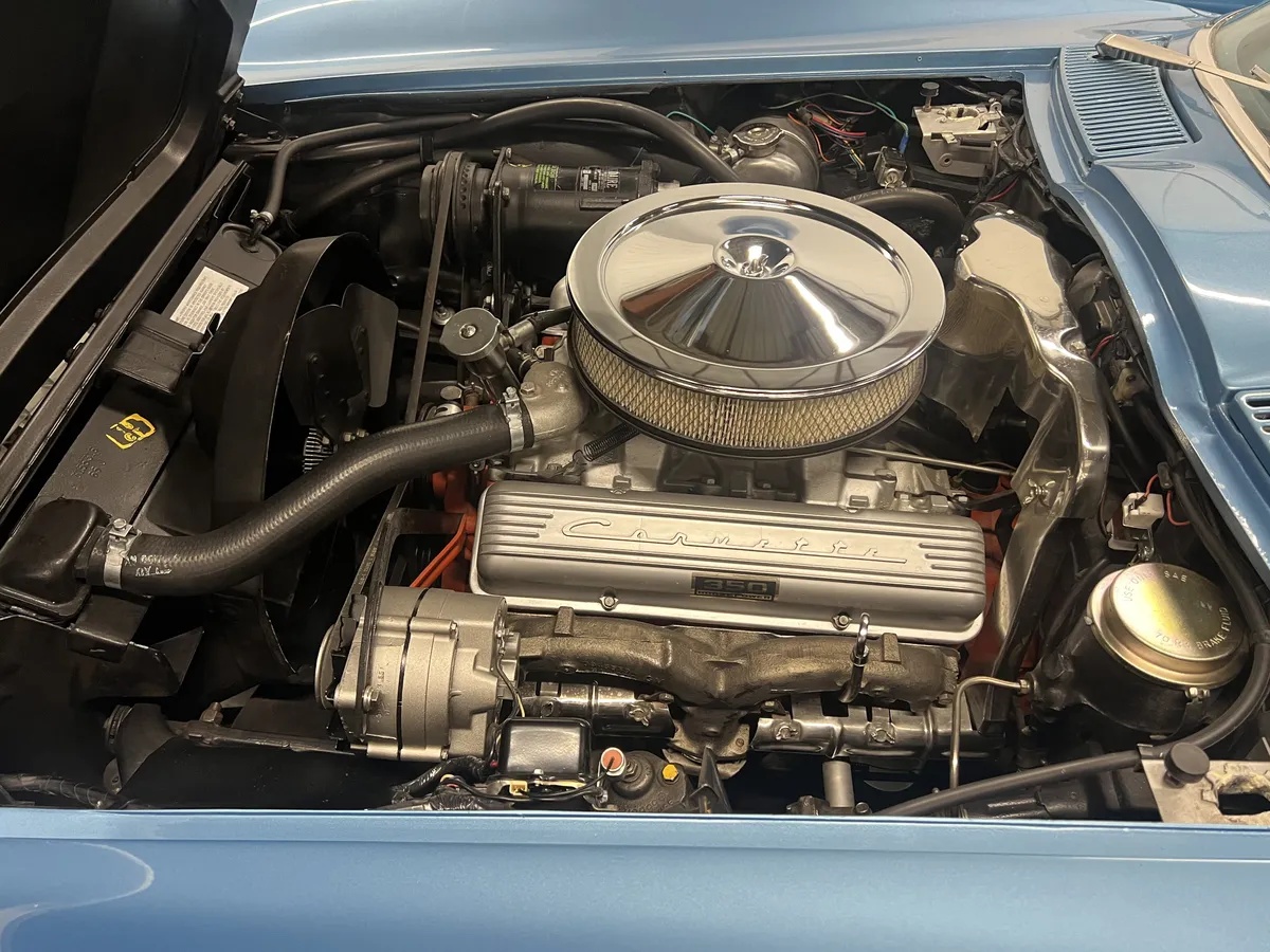 Chevrolet-Corvette-1966-4