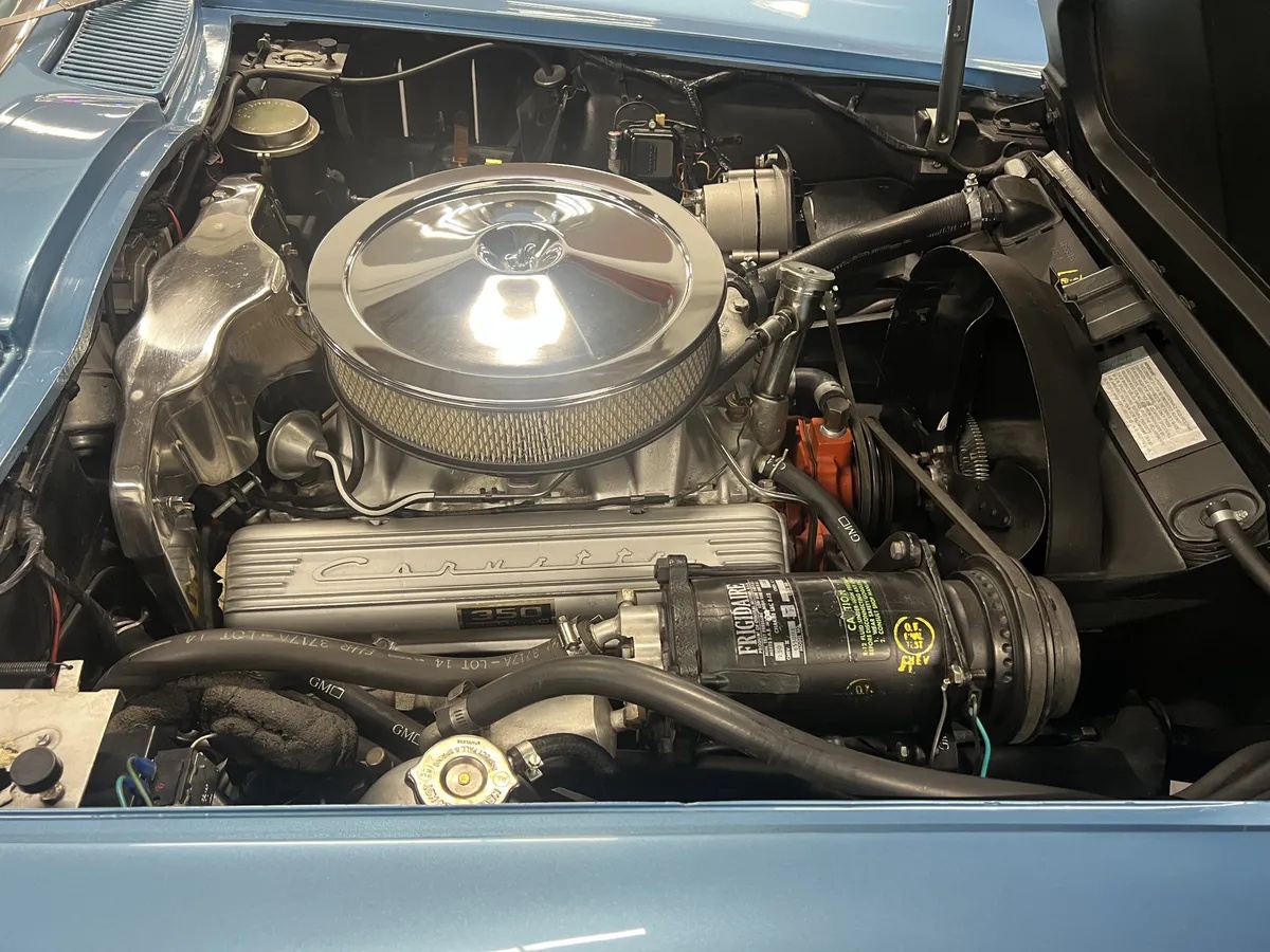 Chevrolet-Corvette-1966-5