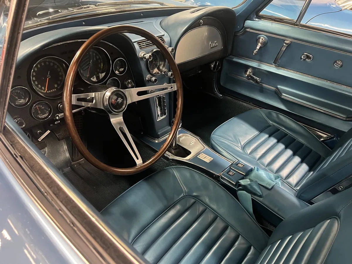 Chevrolet-Corvette-1966-6