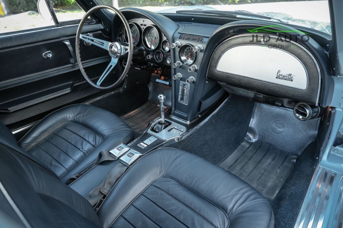 Chevrolet-Corvette-1966-8