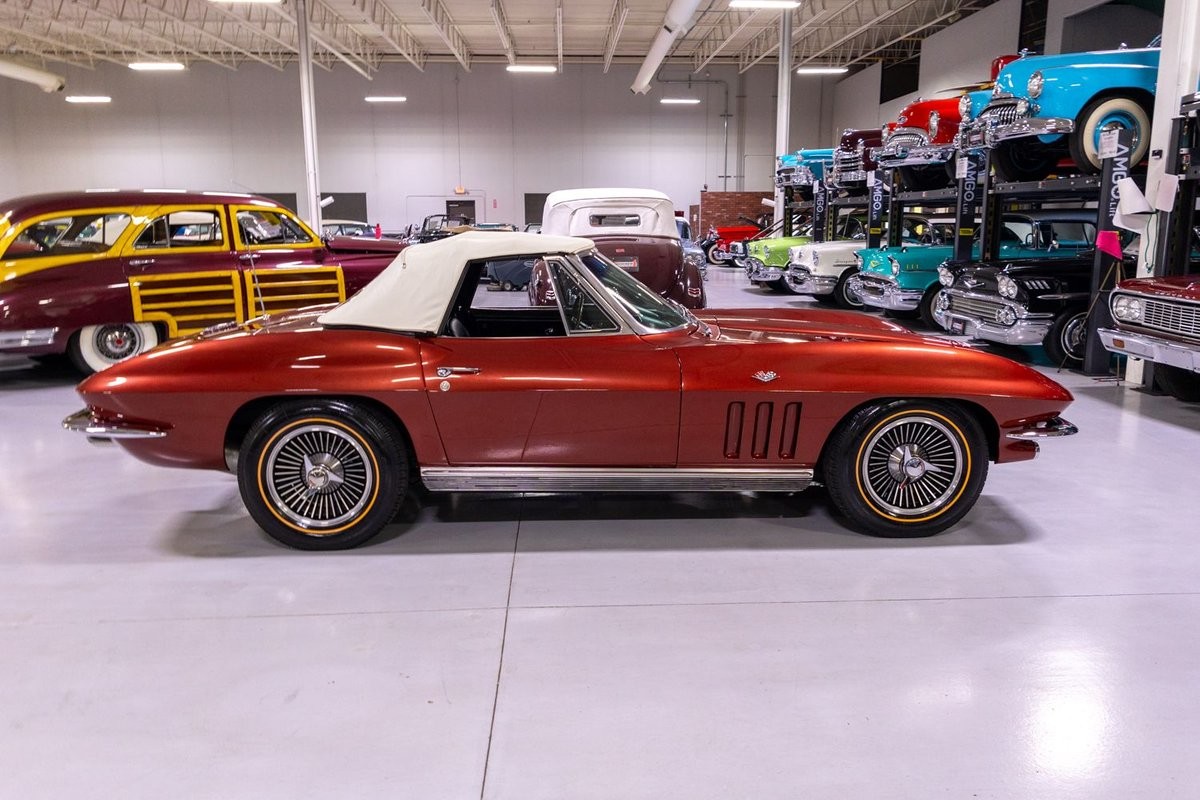 Chevrolet-Corvette-1966-Convertible-1