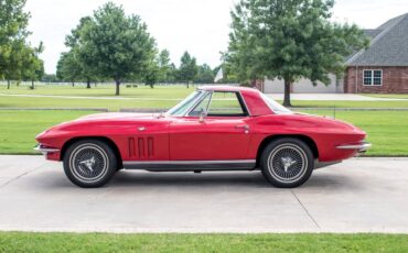 Chevrolet-Corvette-1966-Convertible-1