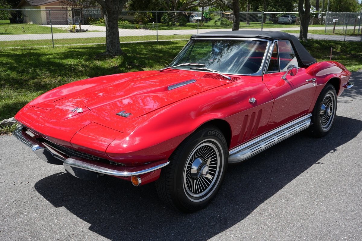 Chevrolet-Corvette-1966-Convertible-1