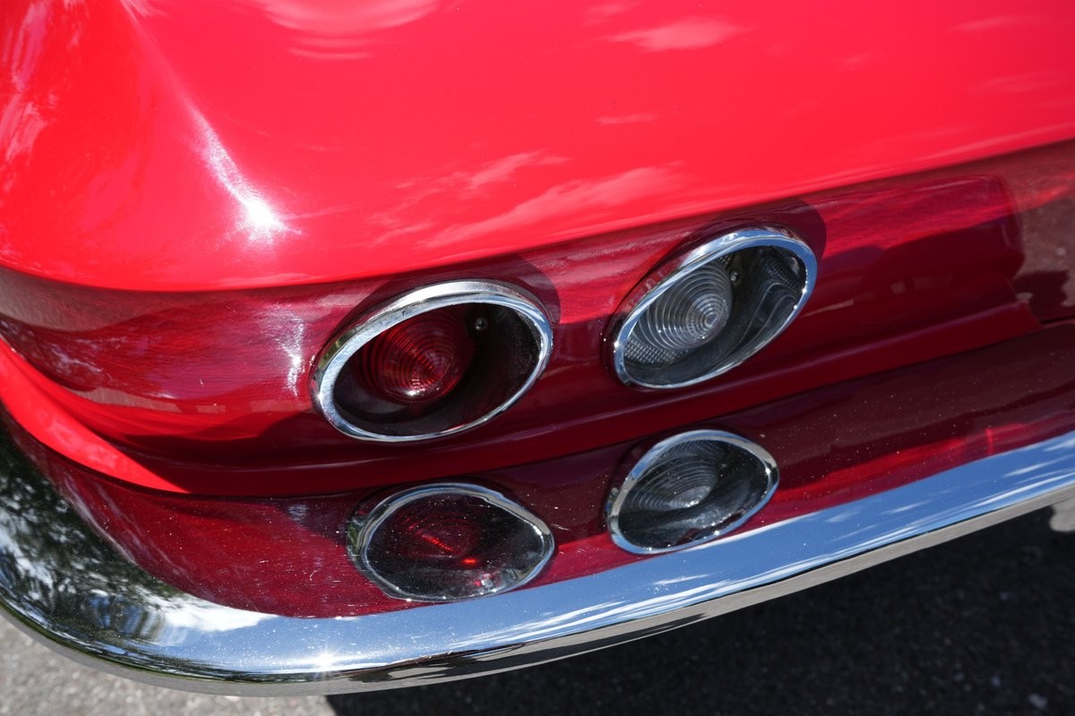 Chevrolet-Corvette-1966-Convertible-10