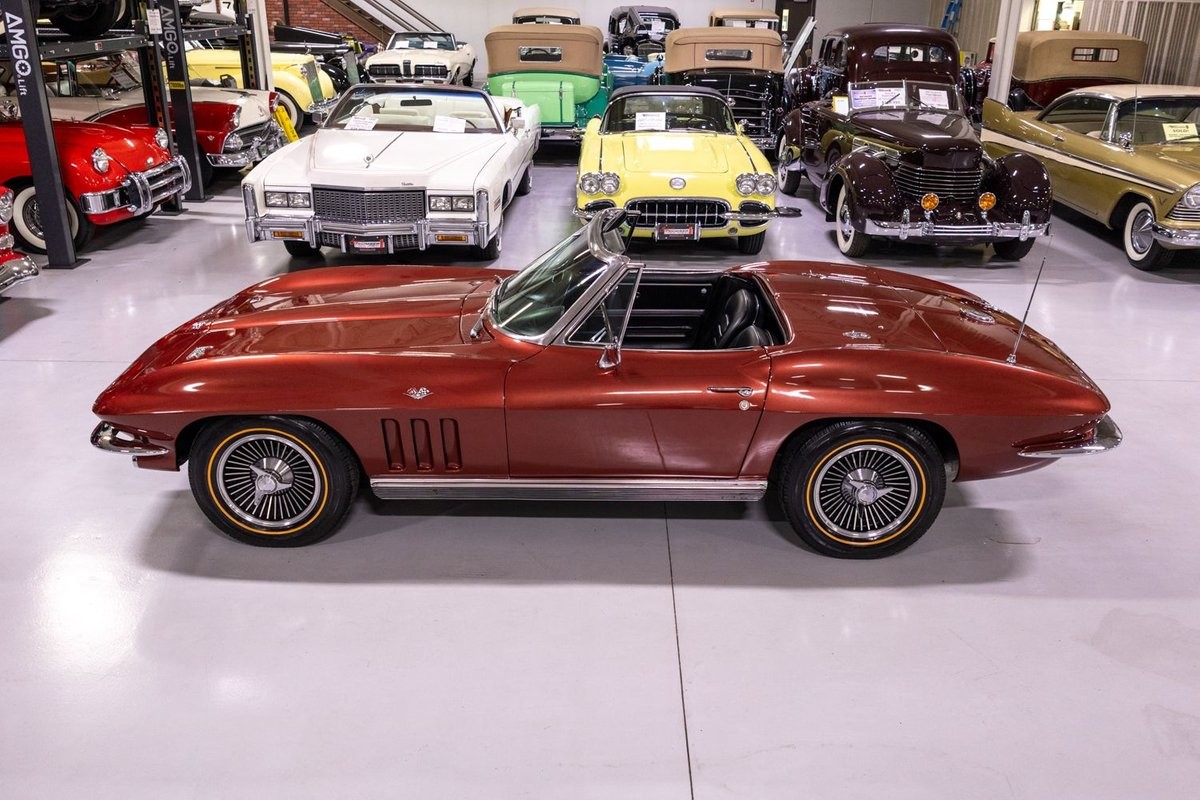 Chevrolet-Corvette-1966-Convertible-12