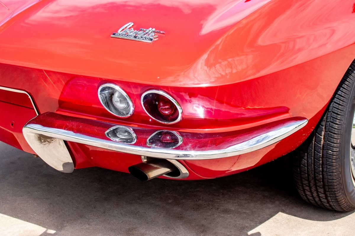 Chevrolet-Corvette-1966-Convertible-12