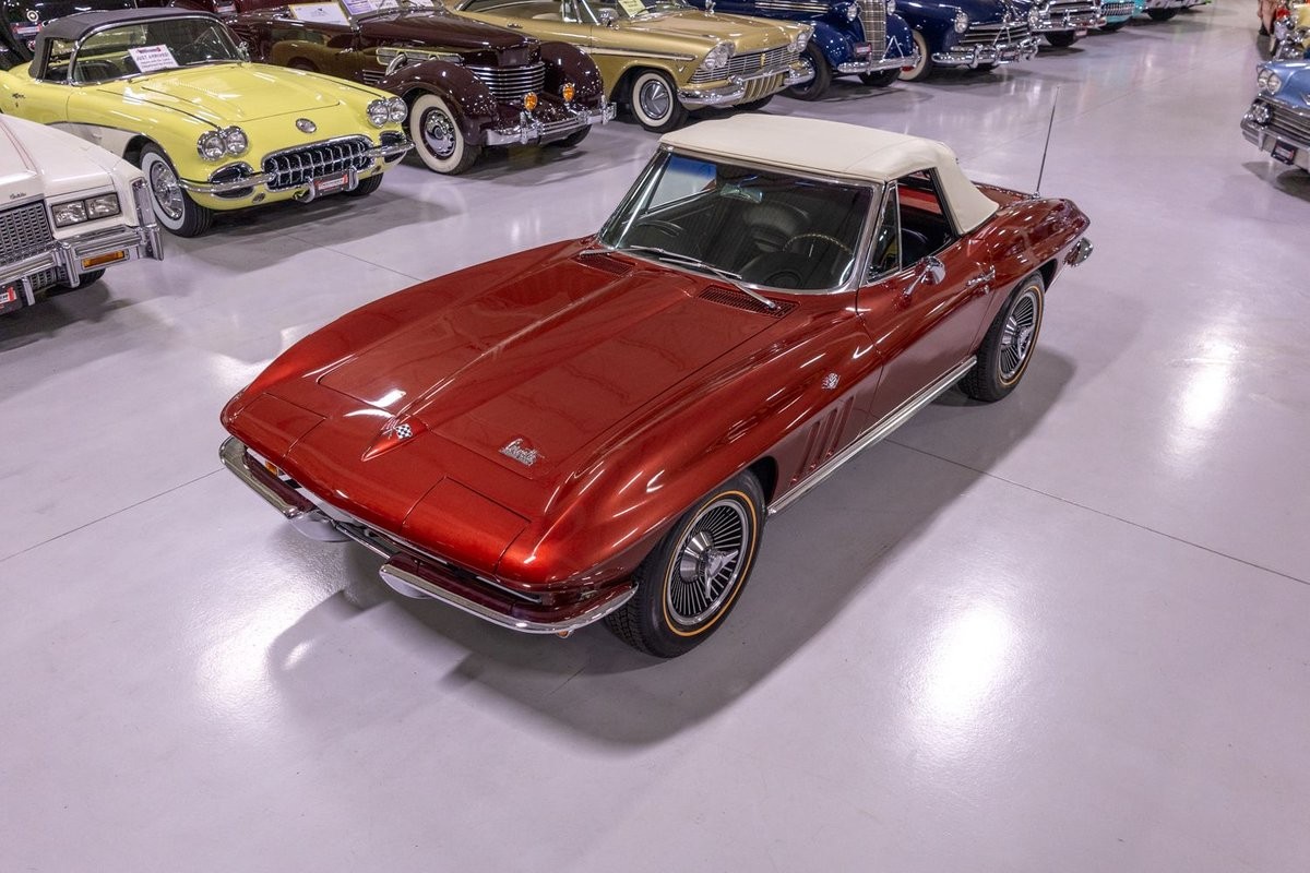 Chevrolet-Corvette-1966-Convertible-13