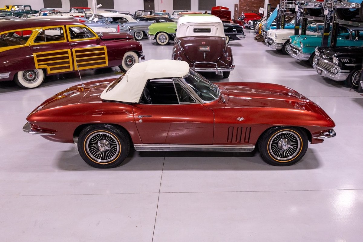 Chevrolet-Corvette-1966-Convertible-16
