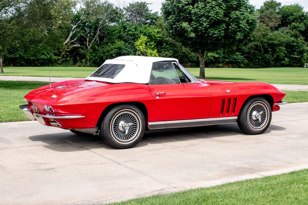 Chevrolet-Corvette-1966-Convertible-18
