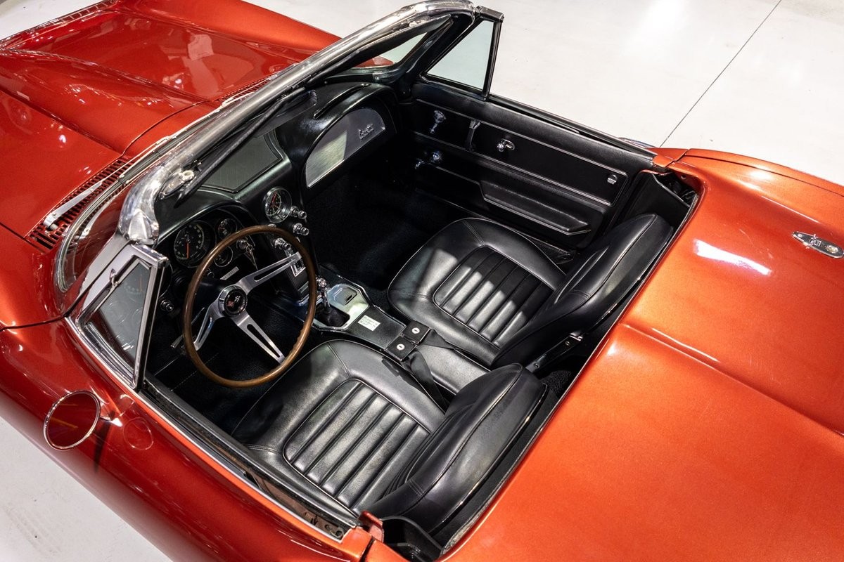 Chevrolet-Corvette-1966-Convertible-2