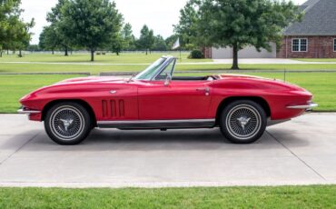 Chevrolet-Corvette-1966-Convertible-2