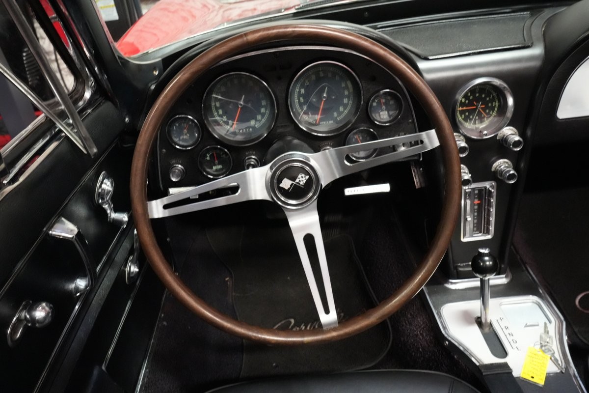 Chevrolet-Corvette-1966-Convertible-21