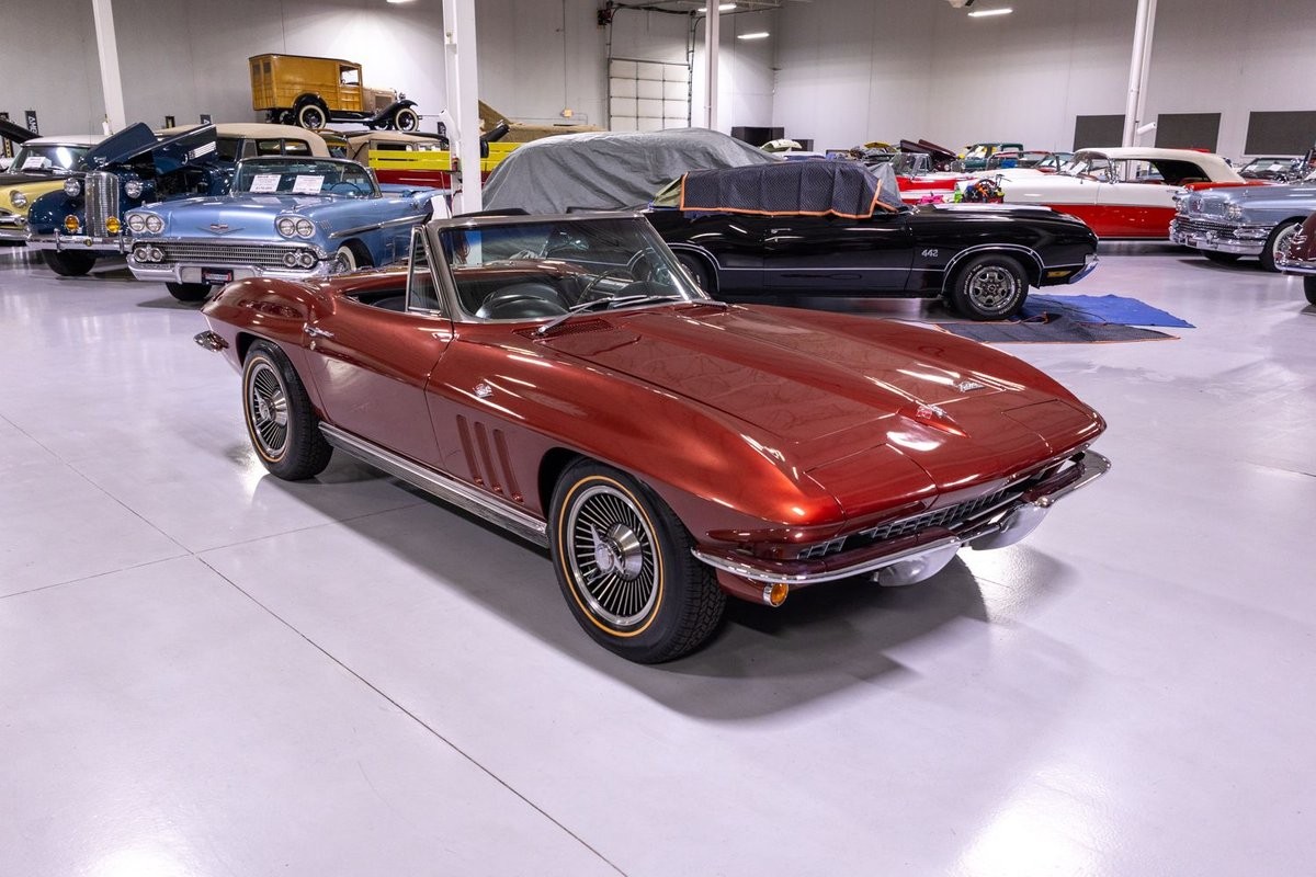 Chevrolet-Corvette-1966-Convertible-23