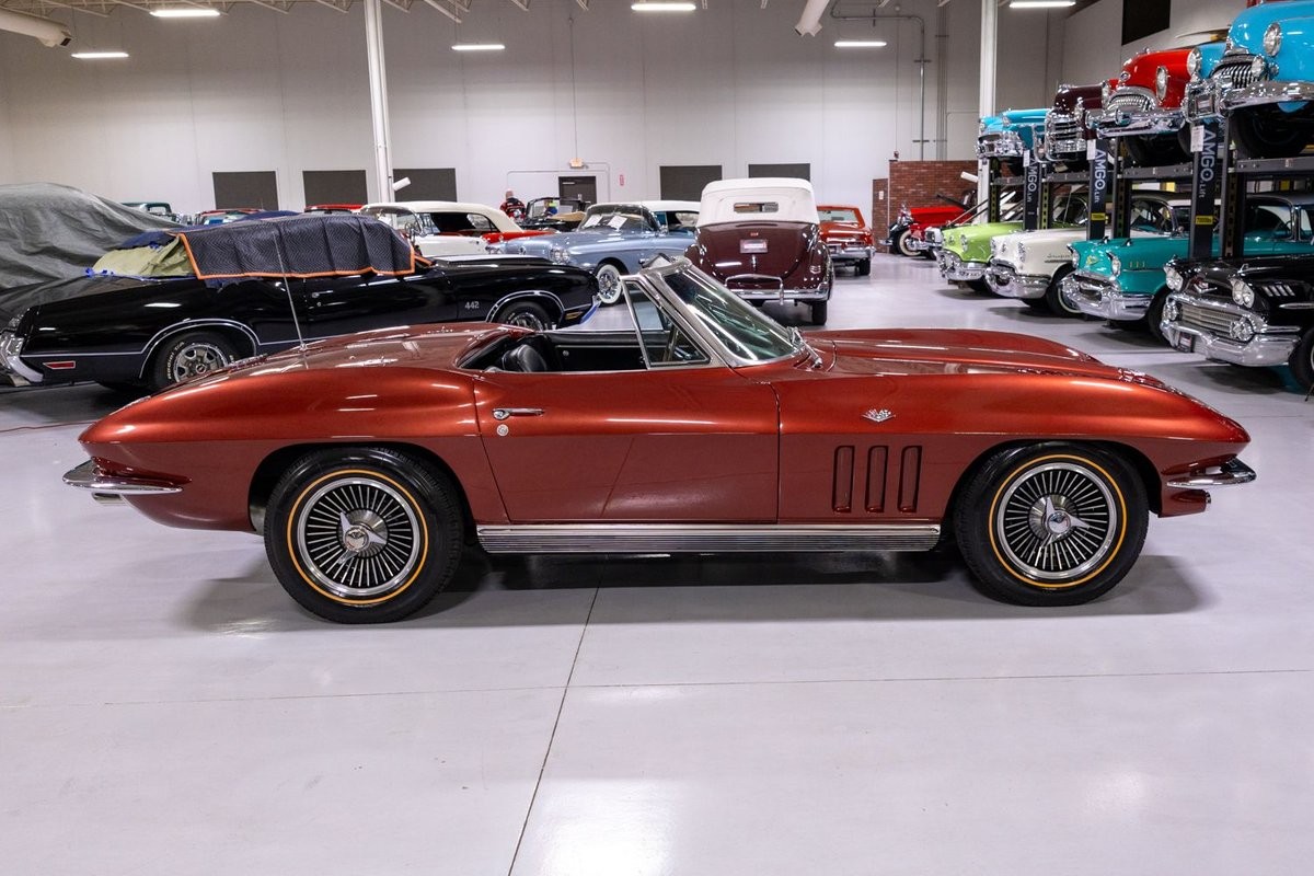 Chevrolet-Corvette-1966-Convertible-24