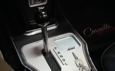 Chevrolet-Corvette-1966-Convertible-26