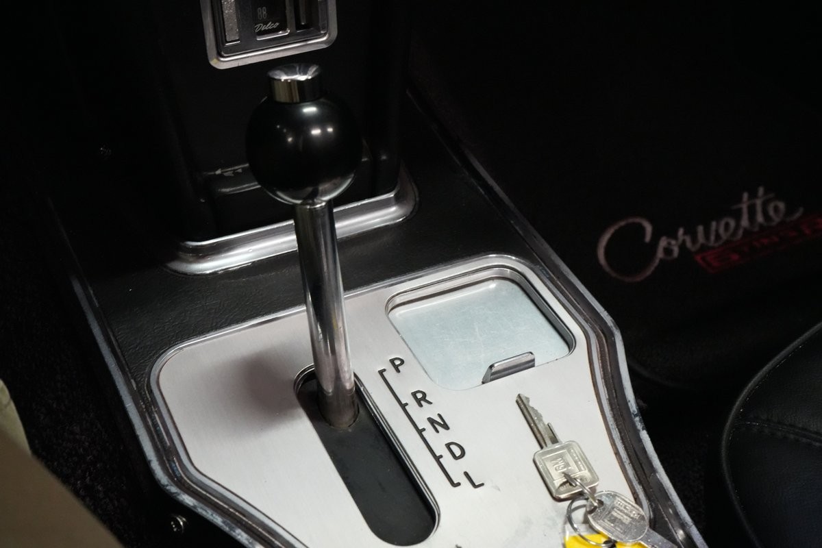 Chevrolet-Corvette-1966-Convertible-26