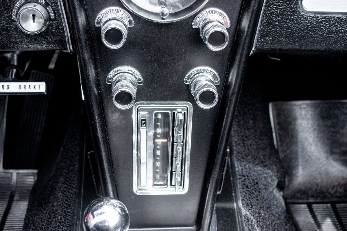 Chevrolet-Corvette-1966-Convertible-27