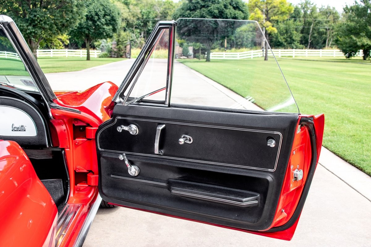 Chevrolet-Corvette-1966-Convertible-29
