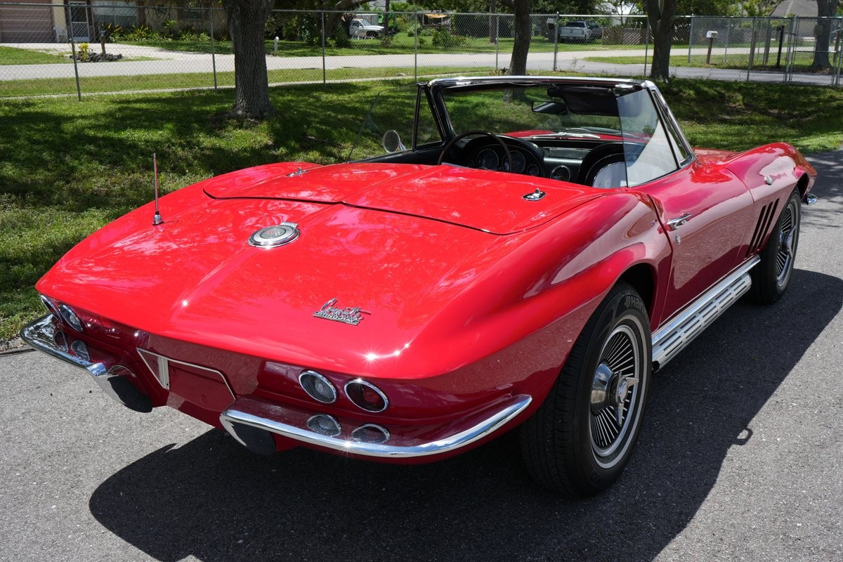 Chevrolet-Corvette-1966-Convertible-3