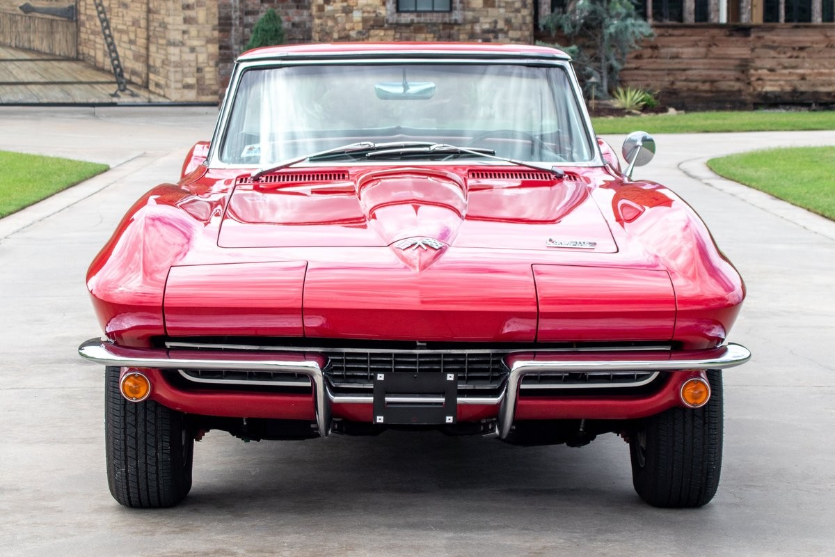 Chevrolet-Corvette-1966-Convertible-3