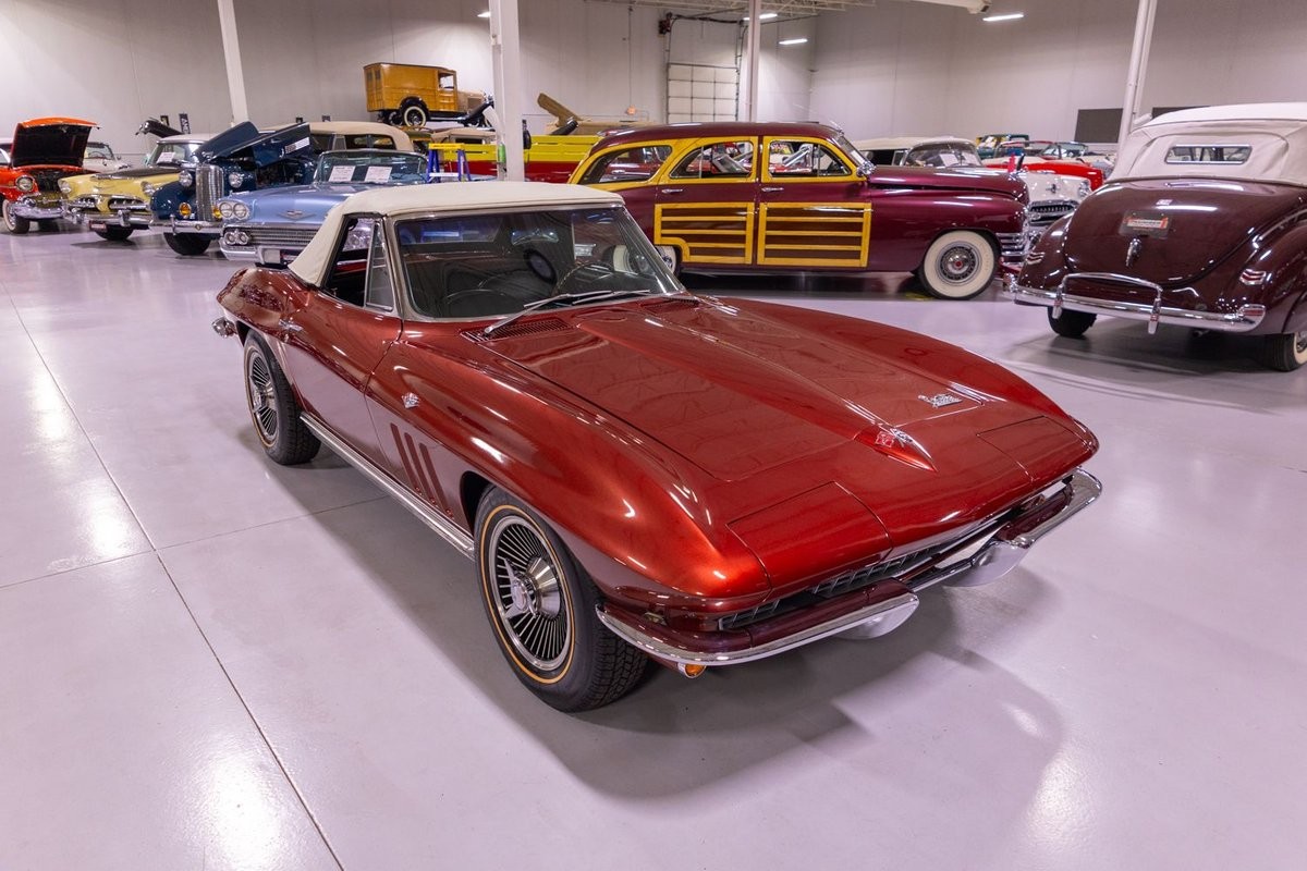 Chevrolet-Corvette-1966-Convertible-31