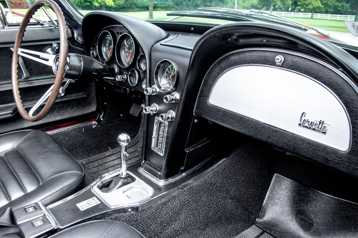 Chevrolet-Corvette-1966-Convertible-32