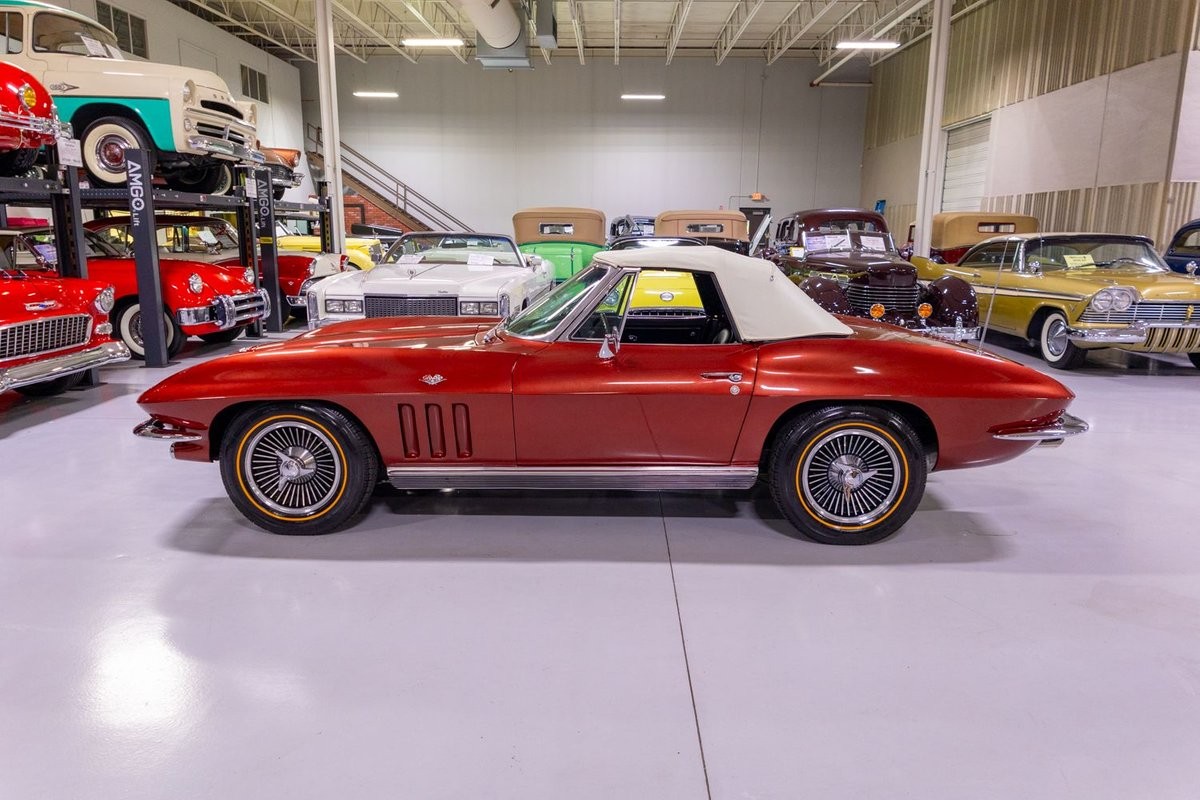 Chevrolet-Corvette-1966-Convertible-36