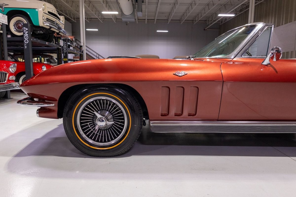Chevrolet-Corvette-1966-Convertible-37