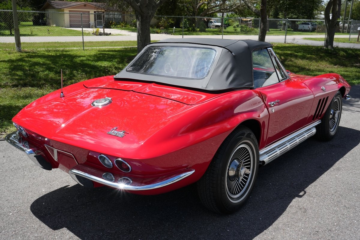 Chevrolet-Corvette-1966-Convertible-4