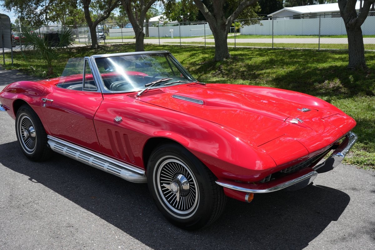 Chevrolet-Corvette-1966-Convertible-5