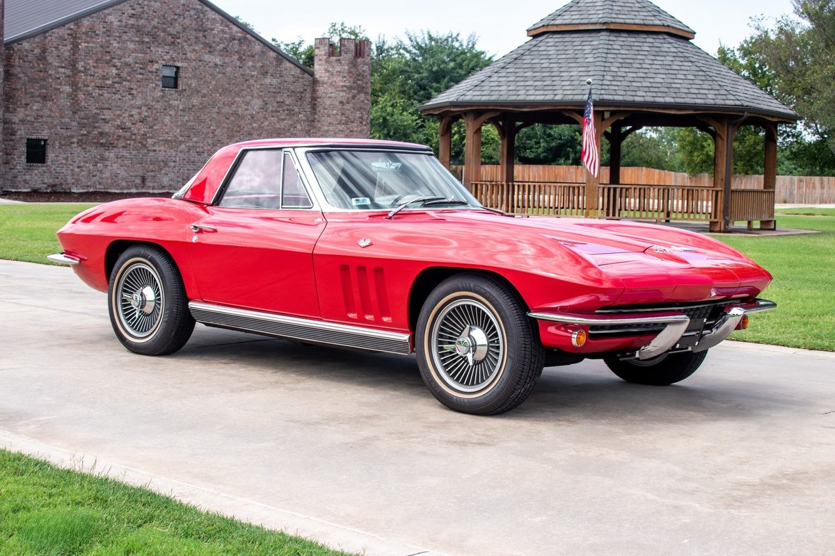 Chevrolet-Corvette-1966-Convertible-6