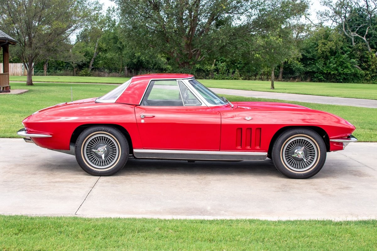 Chevrolet-Corvette-1966-Convertible-7