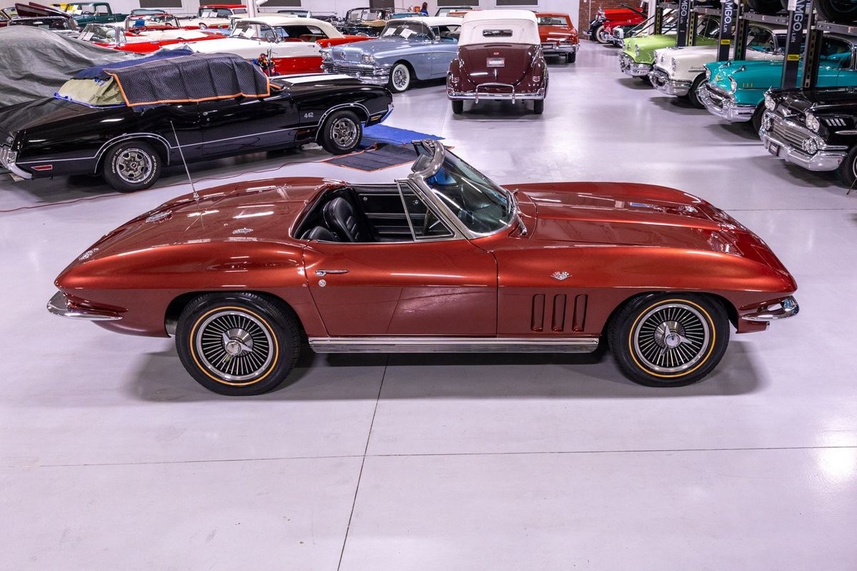 Chevrolet-Corvette-1966-Convertible-8