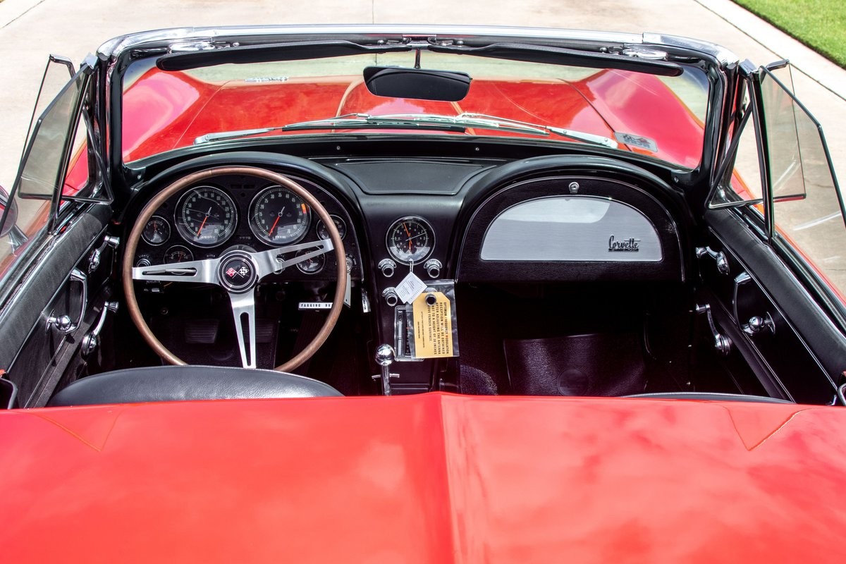 Chevrolet-Corvette-1966-Convertible-9