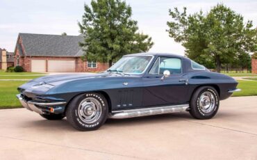 Chevrolet-Corvette-1966-Coupe-1