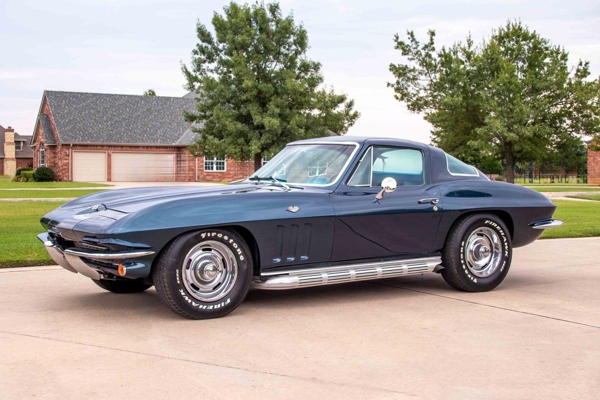 Chevrolet-Corvette-1966-Coupe-1