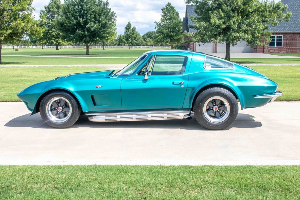 Chevrolet-Corvette-1966-Coupe-1