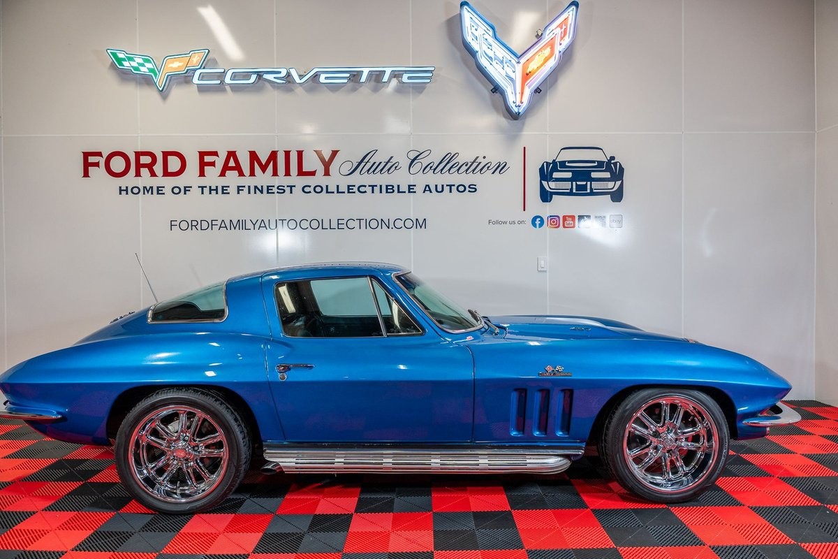 Chevrolet-Corvette-1966-Coupe-10