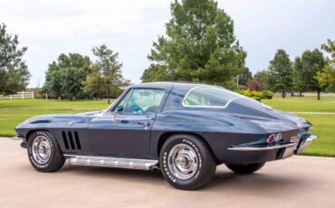 Chevrolet-Corvette-1966-Coupe-11