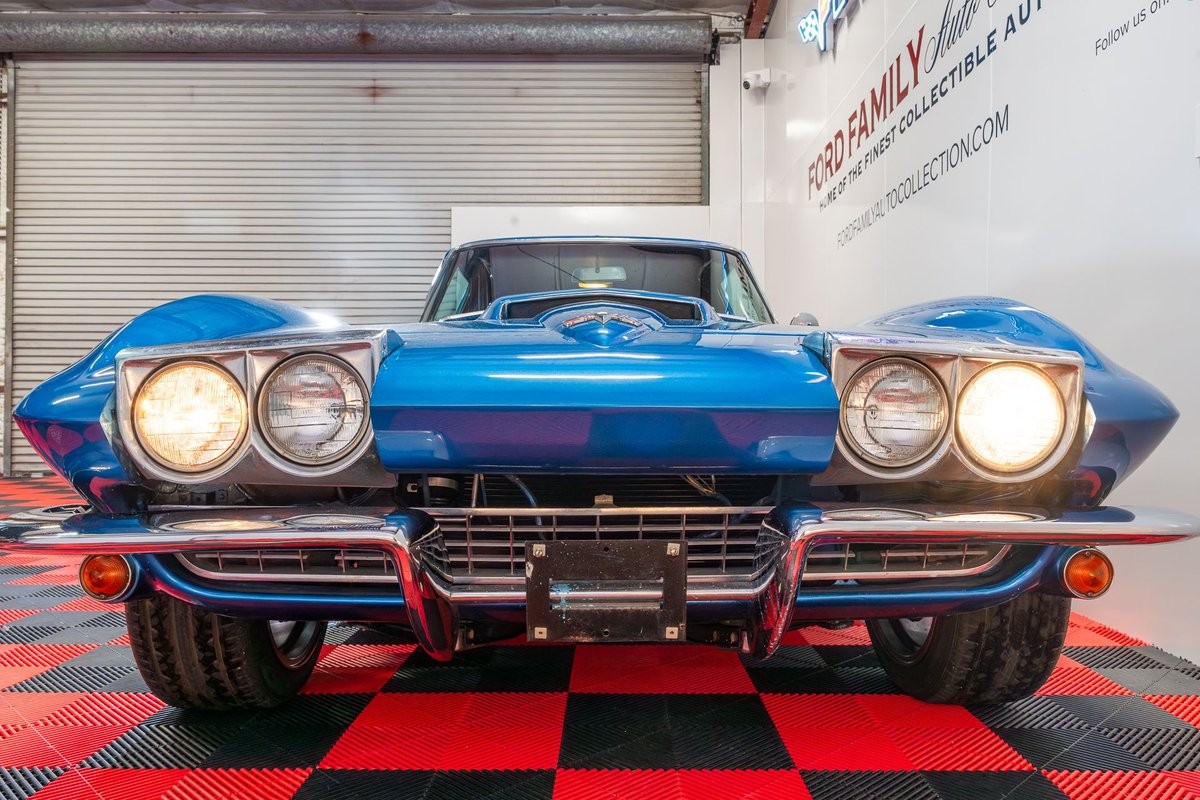 Chevrolet-Corvette-1966-Coupe-11