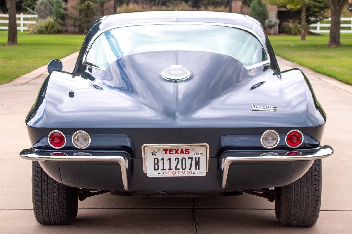 Chevrolet-Corvette-1966-Coupe-12