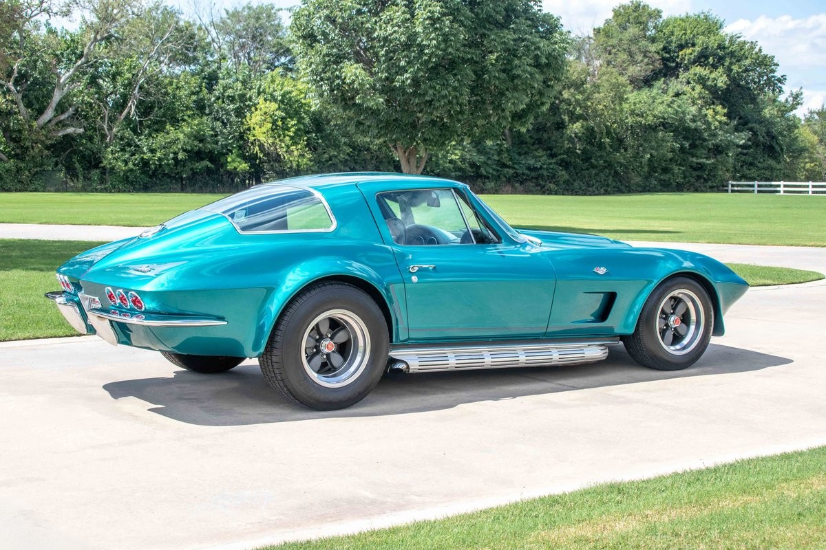 Chevrolet-Corvette-1966-Coupe-12