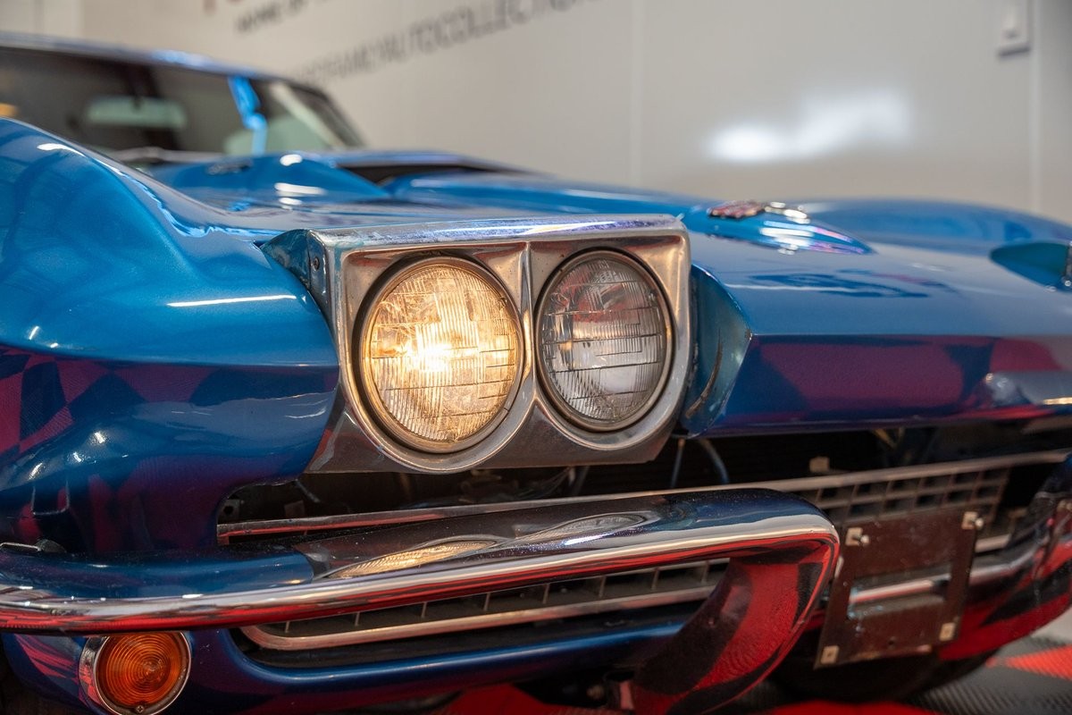 Chevrolet-Corvette-1966-Coupe-12