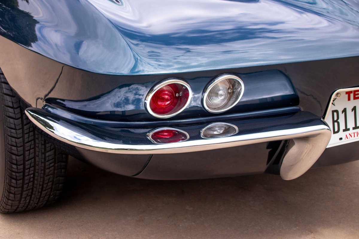 Chevrolet-Corvette-1966-Coupe-13