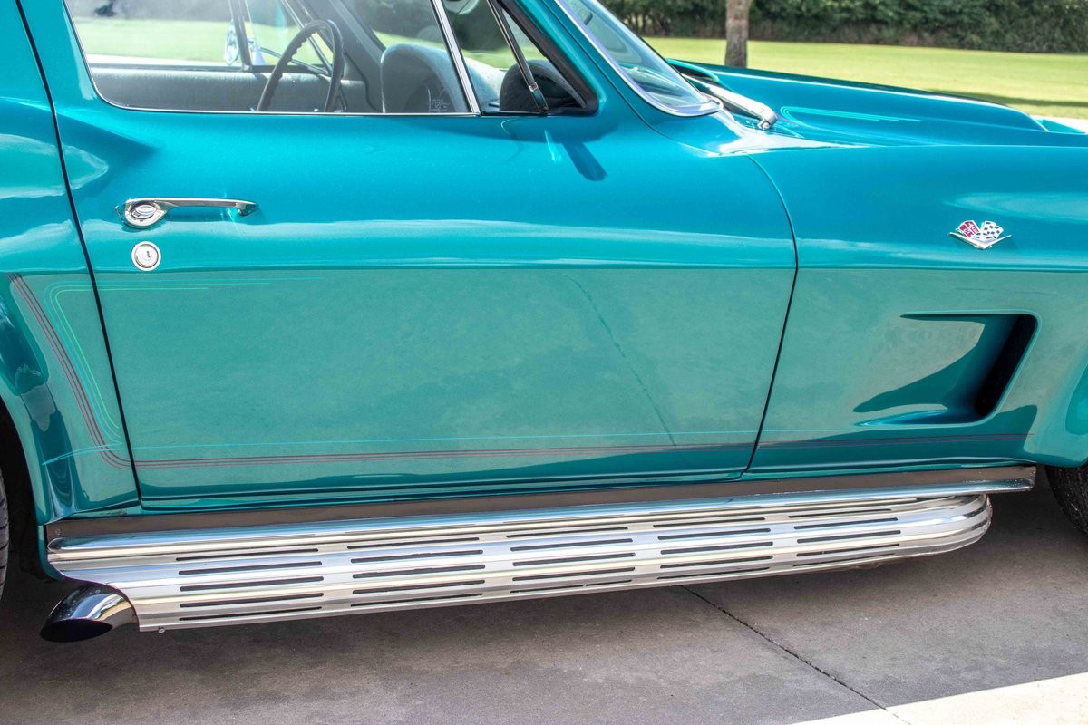 Chevrolet-Corvette-1966-Coupe-13