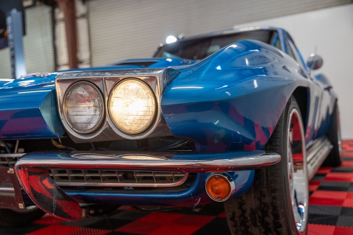 Chevrolet-Corvette-1966-Coupe-13