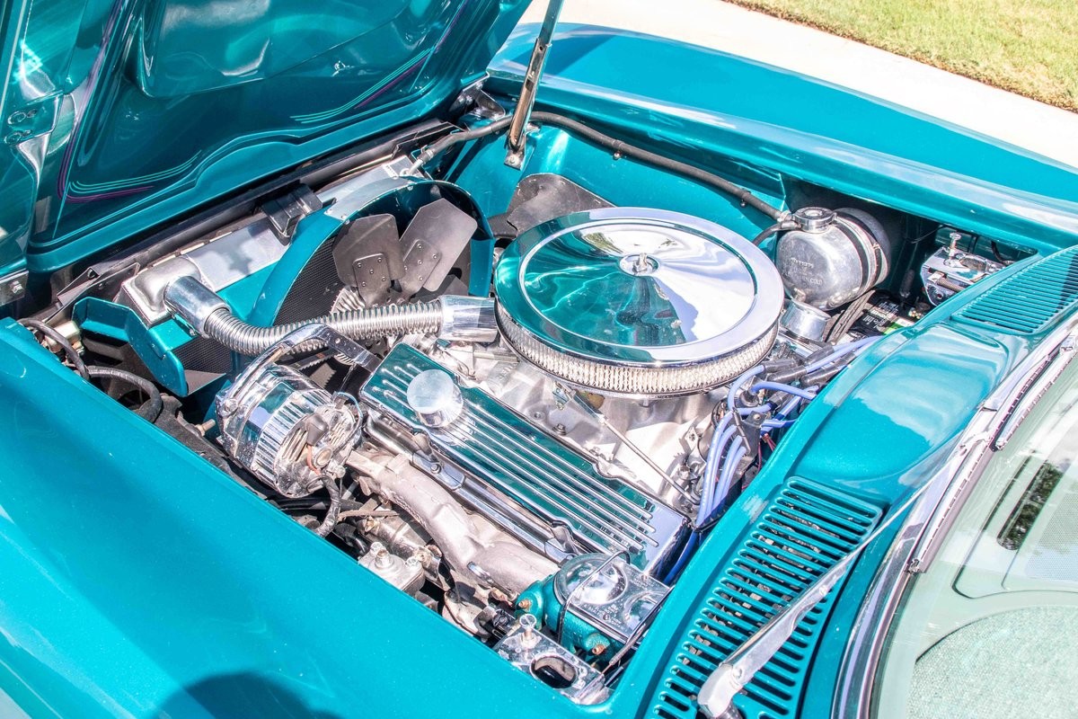 Chevrolet-Corvette-1966-Coupe-15