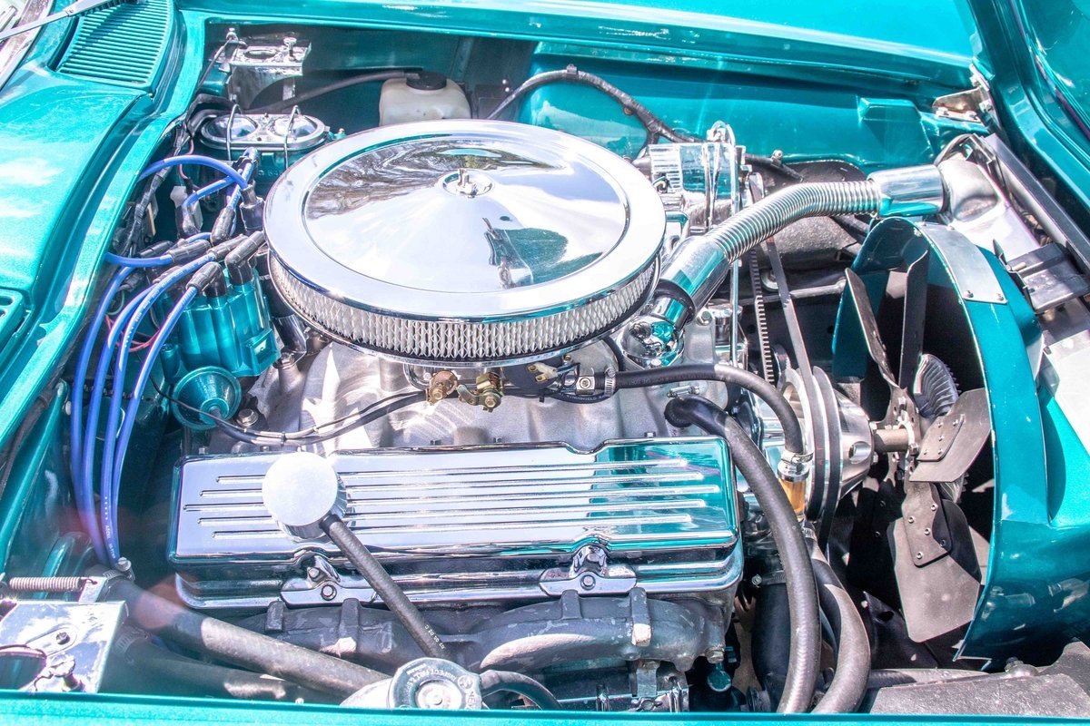 Chevrolet-Corvette-1966-Coupe-16